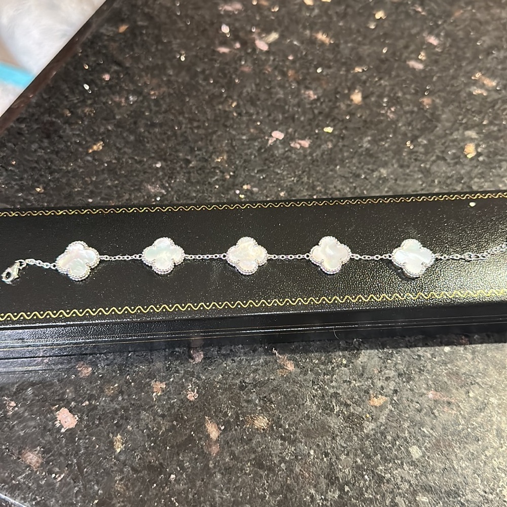 NWOT Van Cleef & Arpels look-a-like bracelet. Silver w/Mother of Pearl.